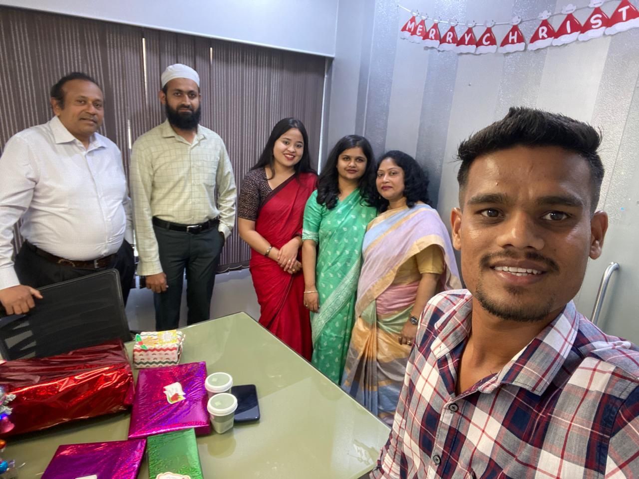 AQUILAW celebrates it’s legendary traditional Christmas Tea Party and absolutely super fun Secret Santa in the 4 offices - Delhi, Mumbai, Bhubaneswar & Kolkata spreading happiness, wishing good health & prosperity.